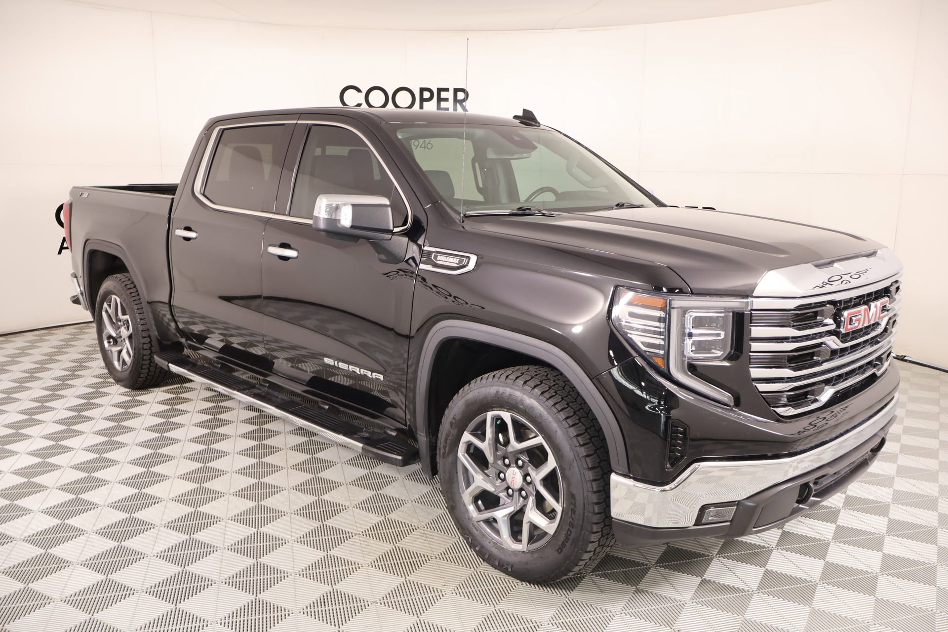 Used 2023 GMC Sierra 1500 SLT w/ SLT Premium Package image 1
