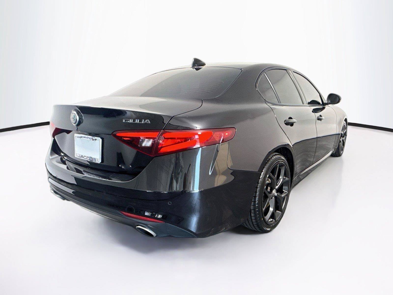 Used 2021 Alfa Romeo Giulia Ti w/ Nero Edizione RWD image 4