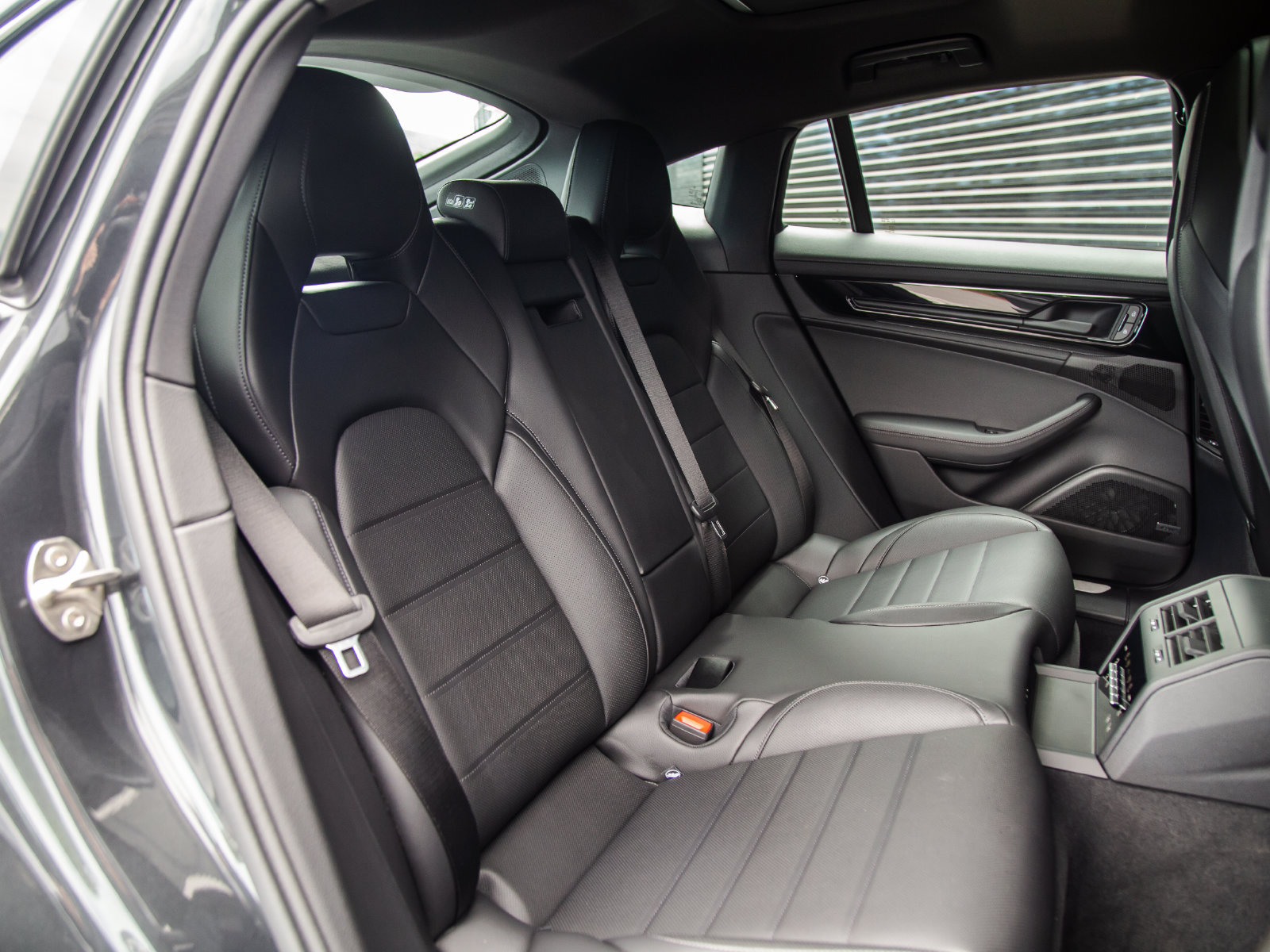 Certified 2025 Porsche Panamera RWD image 24