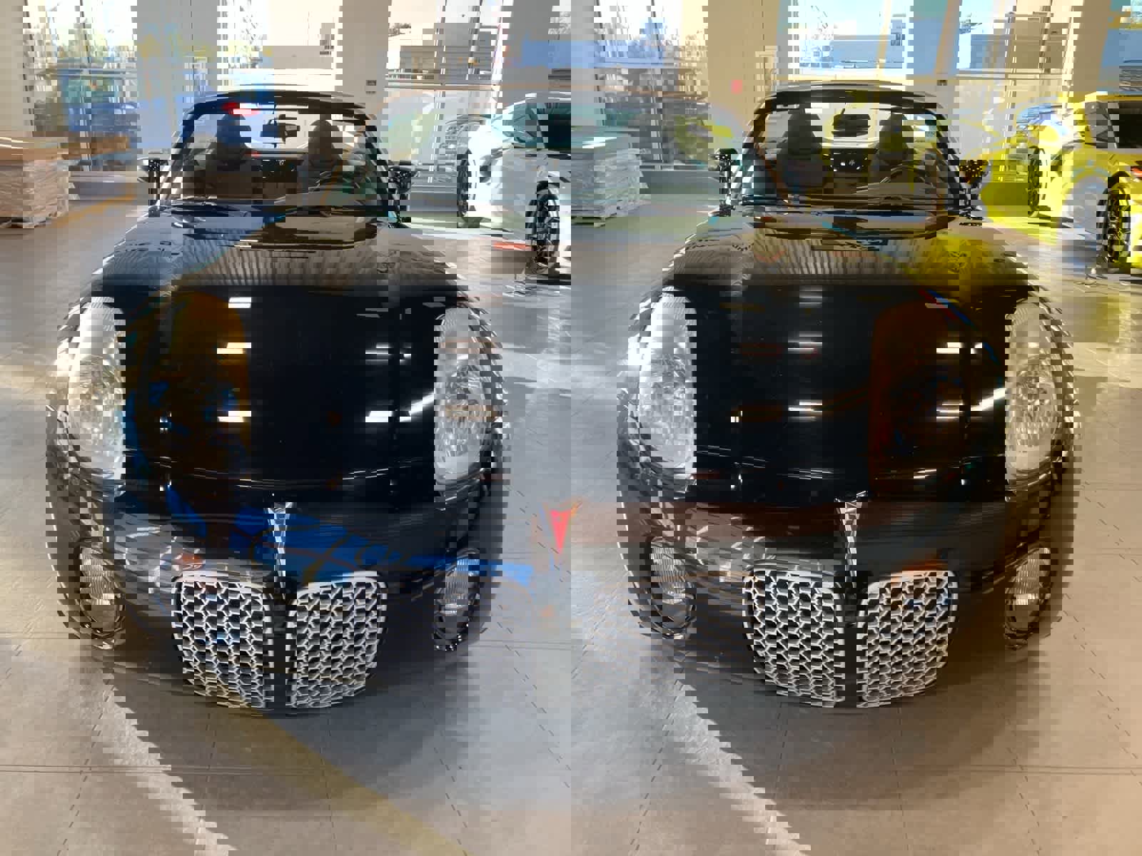 Used 2007 Pontiac Solstice Convertible w/ Premium Package image 2