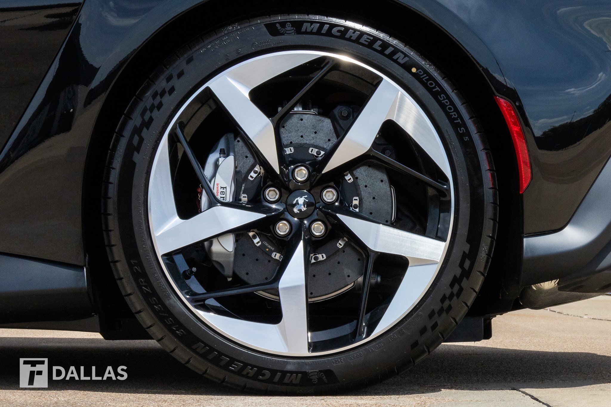 Used 2025 Ferrari 12Cilindri image 9