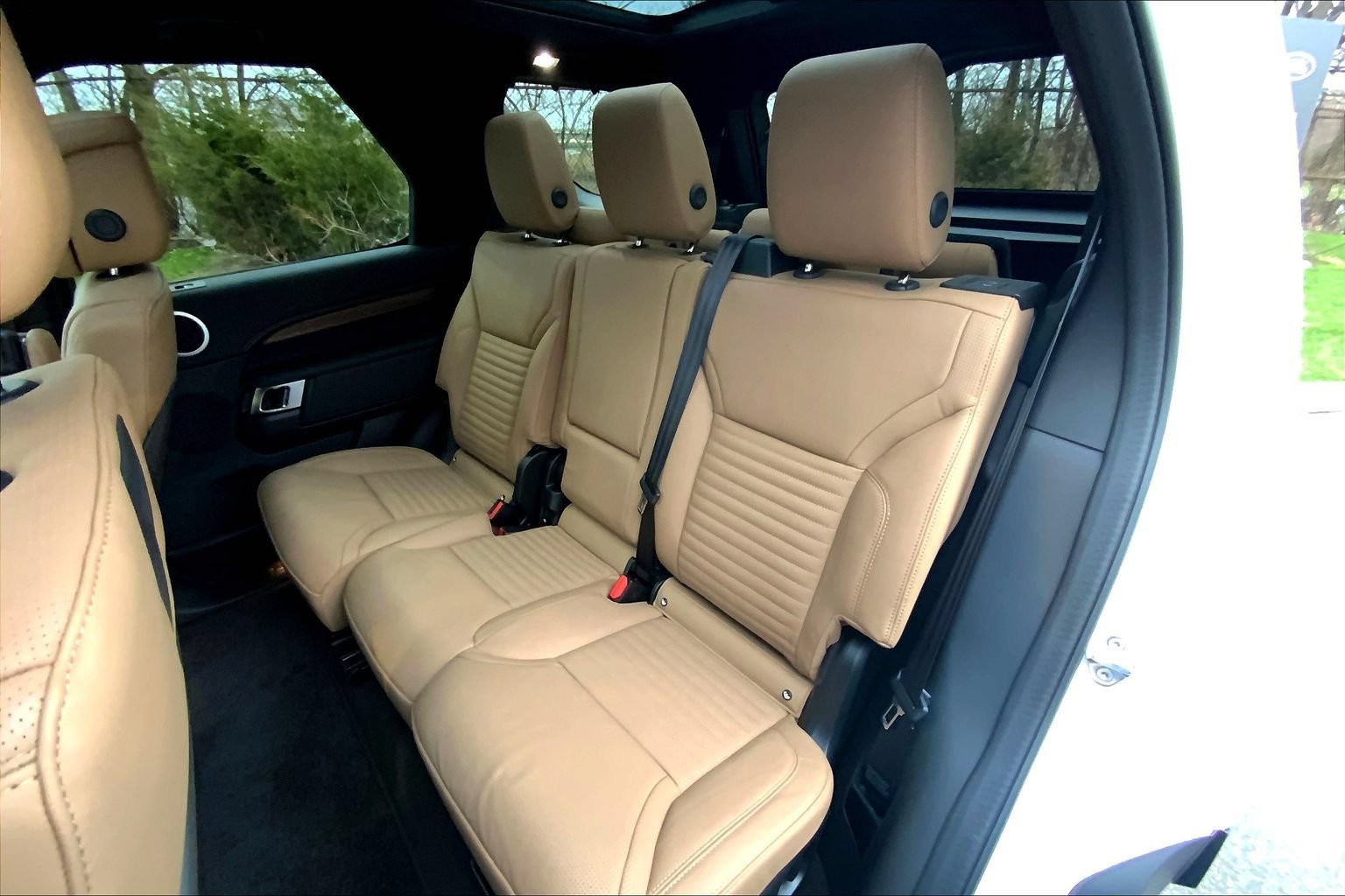 Certified 2025 Land Rover Discovery Dynamic SE AWD/4WD image 20