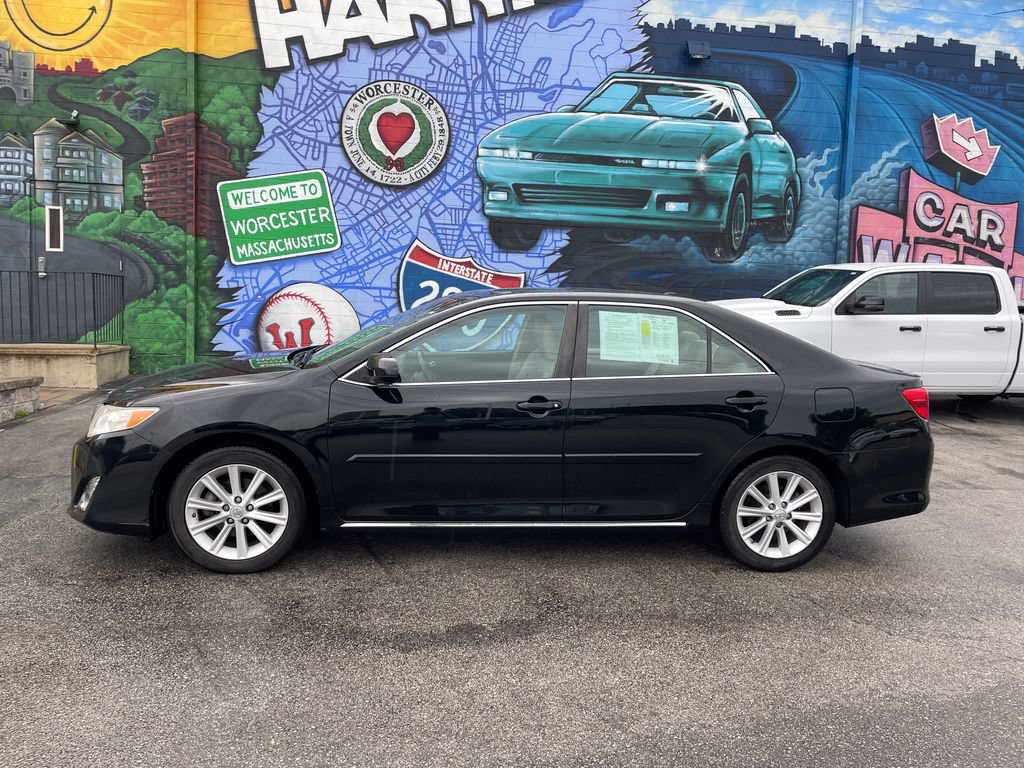 Used 2013 Toyota Camry XLE FWD image 2