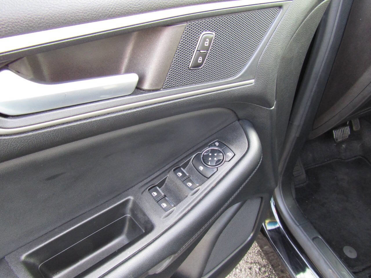 Used 2023 Ford Edge SEL image 19