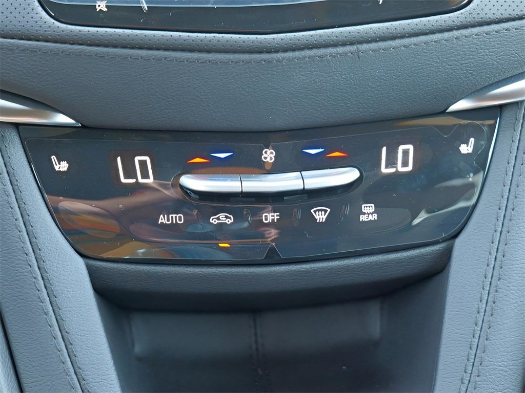 New 2025 Cadillac XT6 Luxury image 16