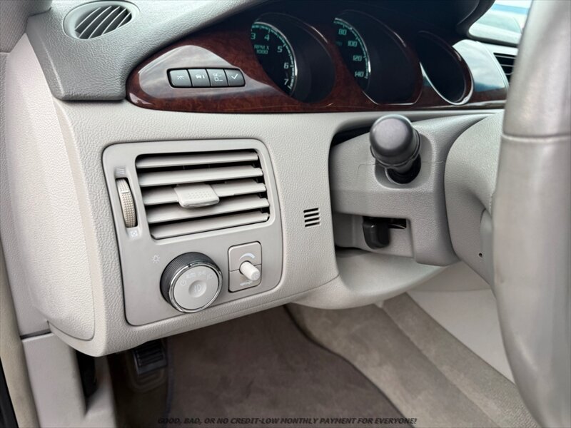 Used 2011 Buick Lucerne CXL FWD image 22