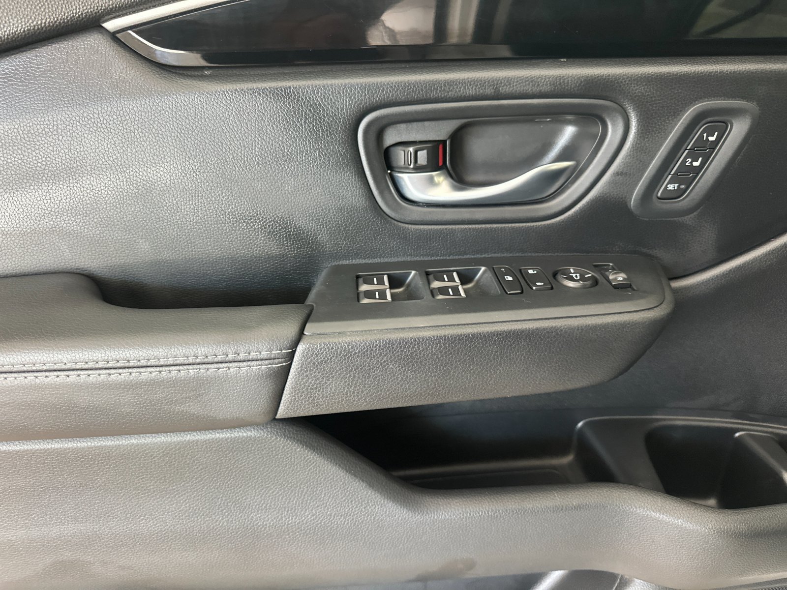 Used 2024 Honda Pilot Touring image 11