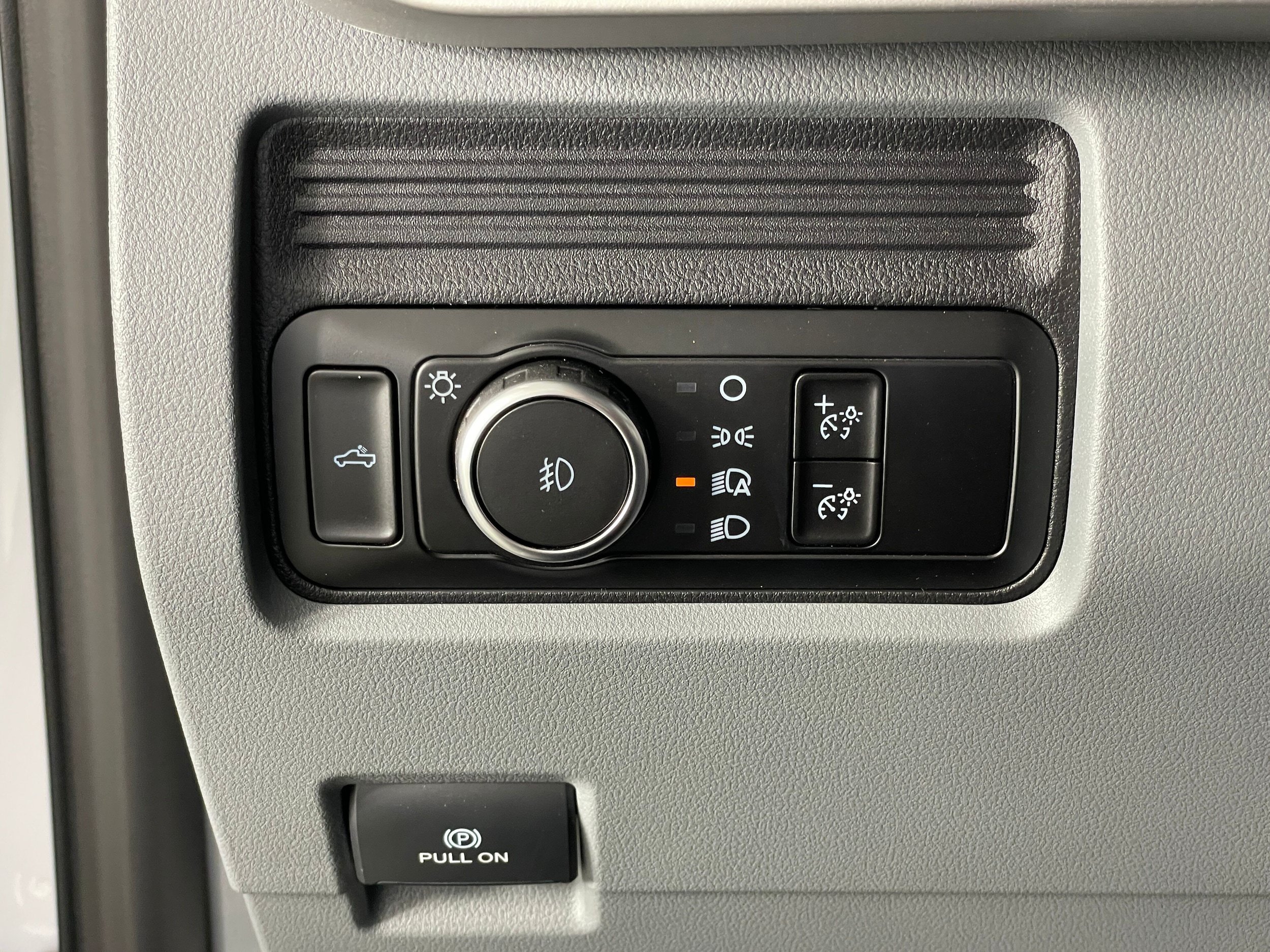 New 2027 Ford F250 XLT w/ FX4 Off-Road Package AWD/4WD image 11