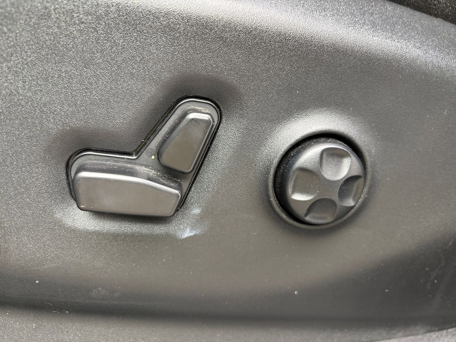 Used 2025 Chrysler Pacifica Select image 22