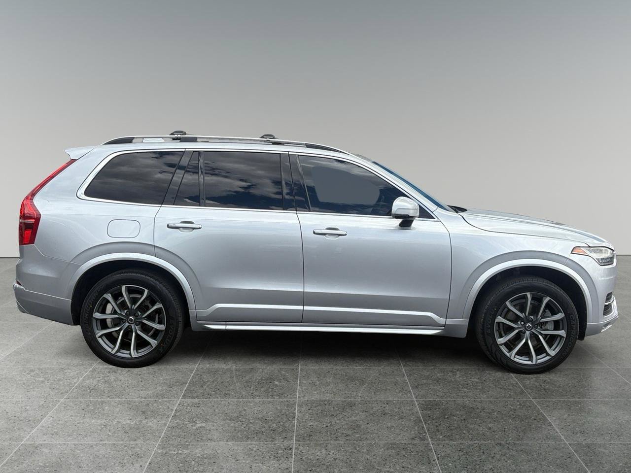 Used 2017 Volvo XC90 T6 Momentum w/ Vision Package AWD/4WD image 7
