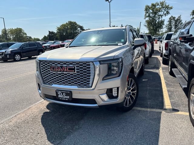 Used 2021 GMC Yukon XL Denali w/ Denali Premium Package AWD/4WD image 2