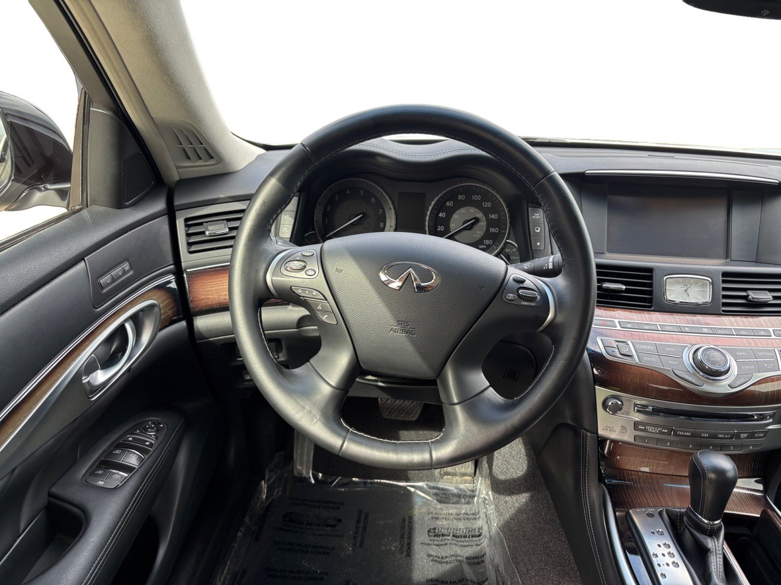Used 2015 INFINITI Q70 3.7 w/ Deluxe Touring Package RWD image 12