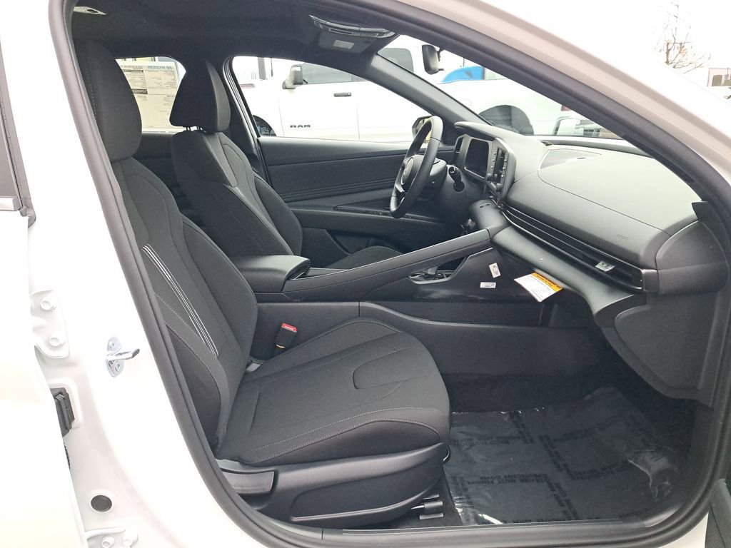 New 2026 Hyundai Elantra SEL Sport Premium FWD image 17