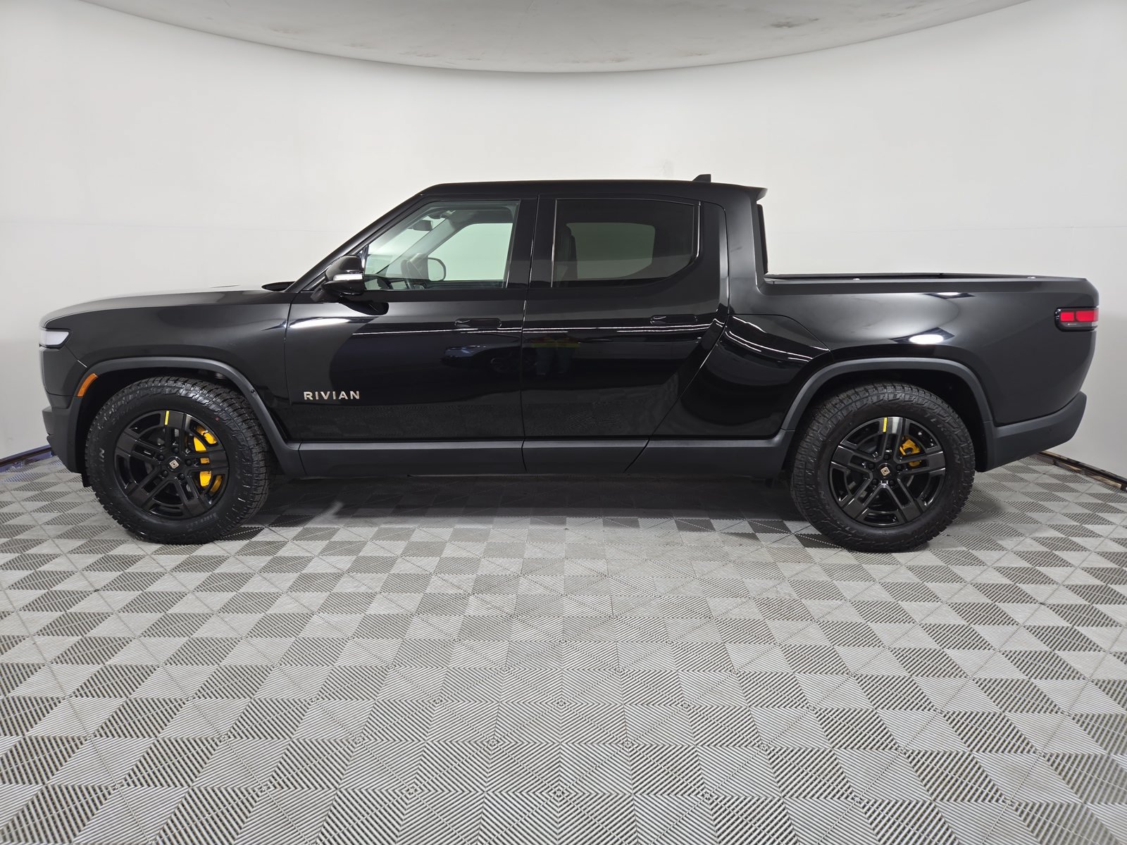 Used 2023 Rivian R1T Adventure Quad AWD/4WD image 2