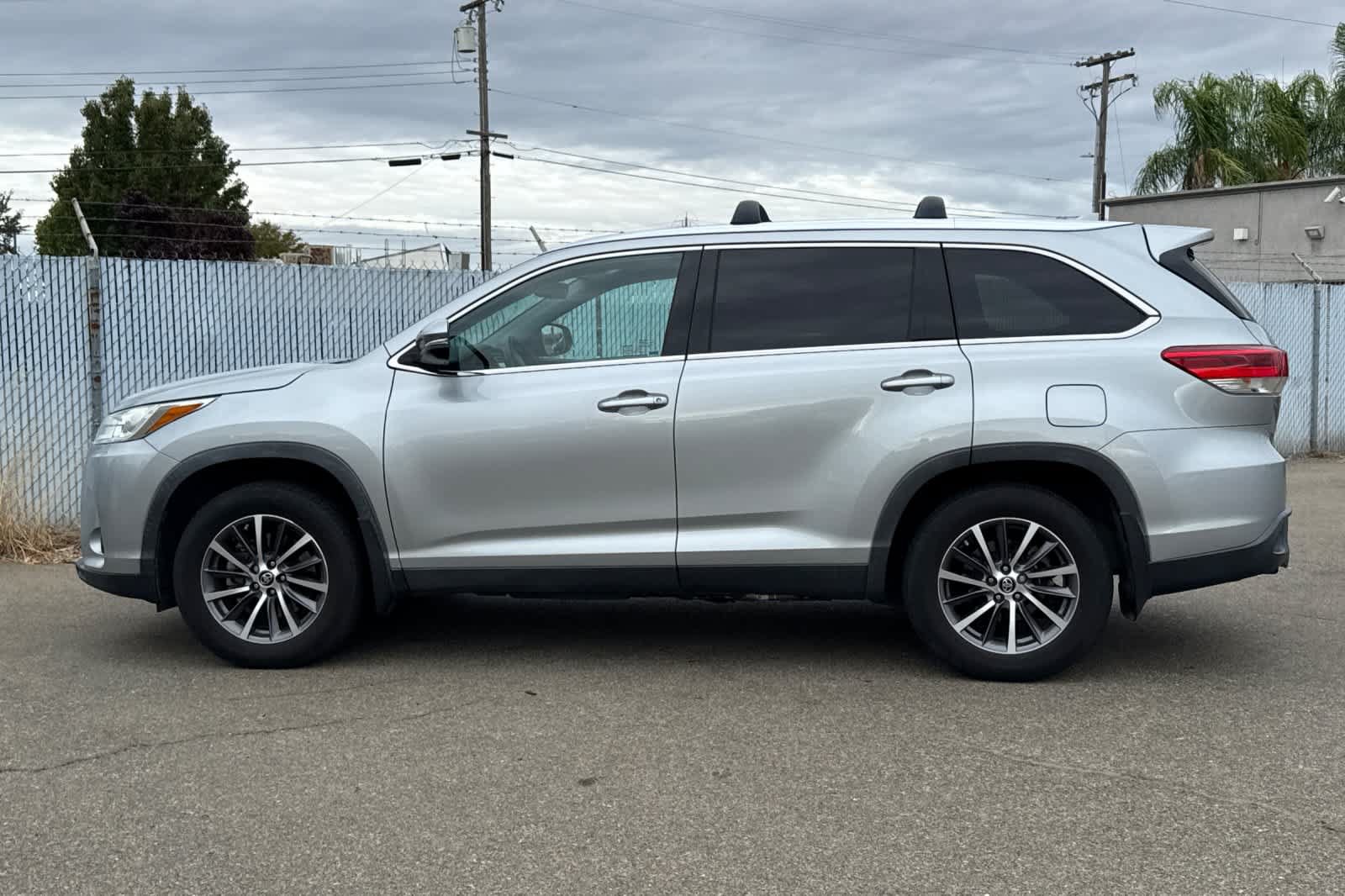 Used 2019 Toyota Highlander XLE AWD/4WD video 2