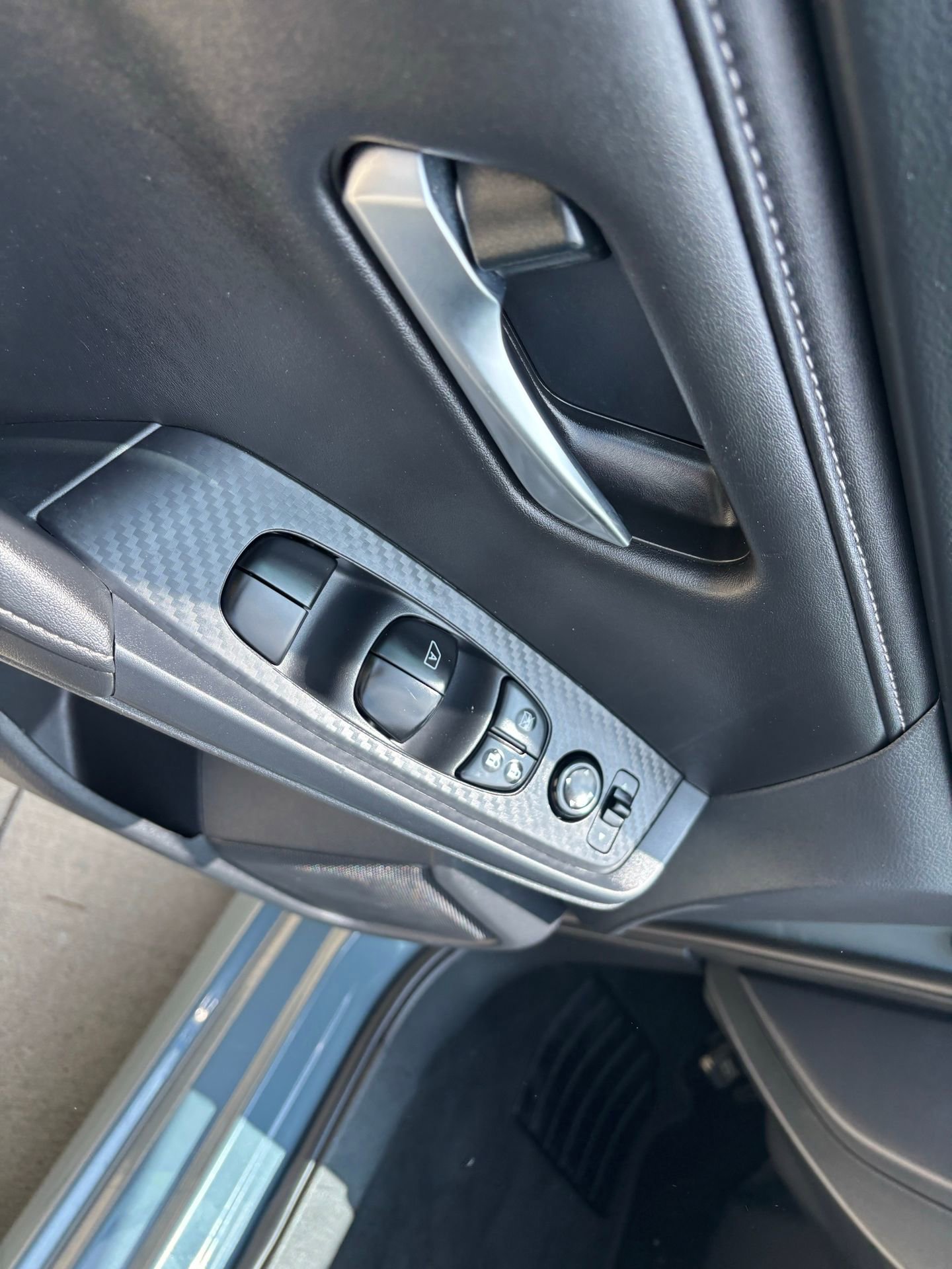 Used 2024 Nissan Sentra SV FWD image 23