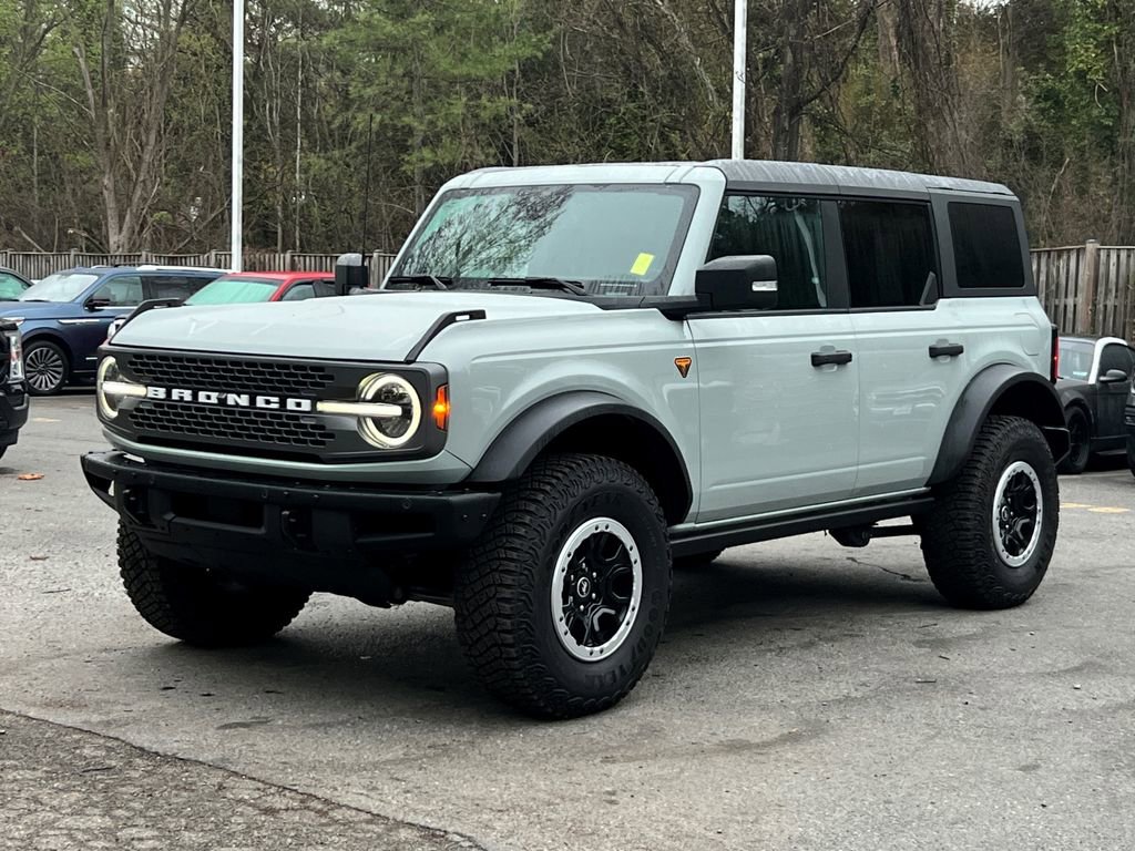 Used 2024 Ford Bronco Badlands image 3