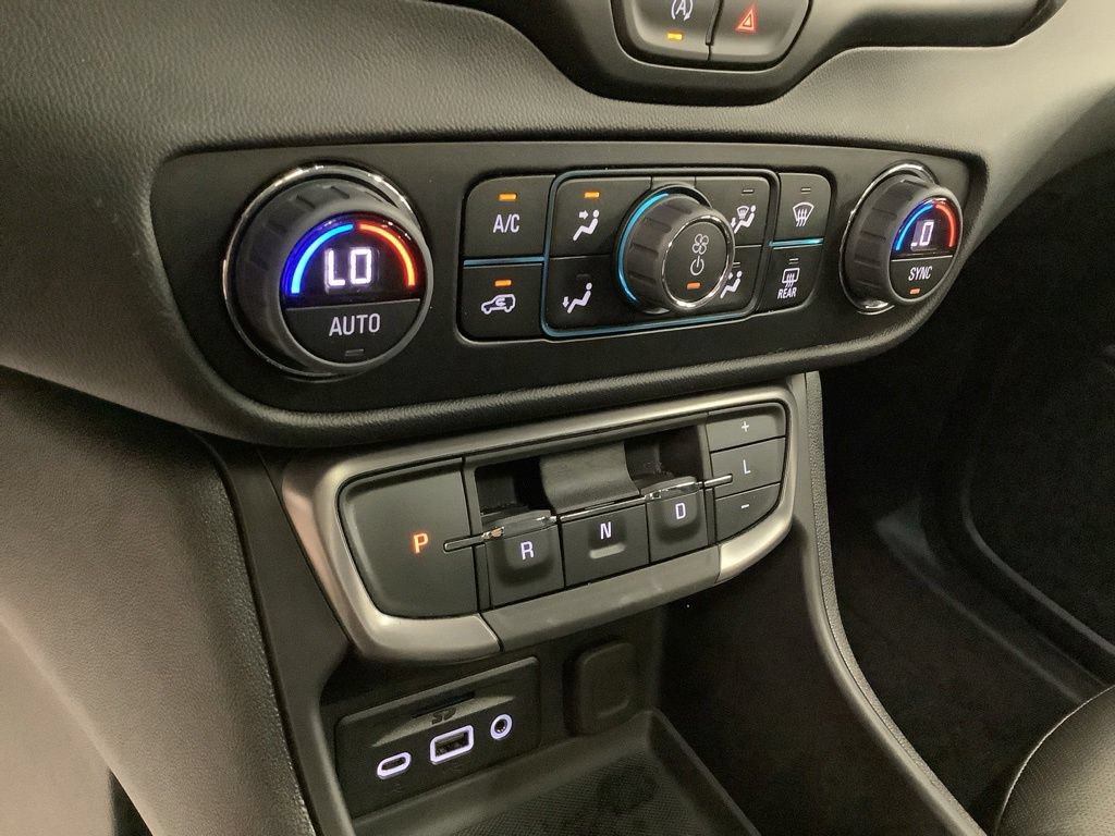 Used 2024 GMC Terrain AT4 w/ Tech Package AWD/4WD image 26