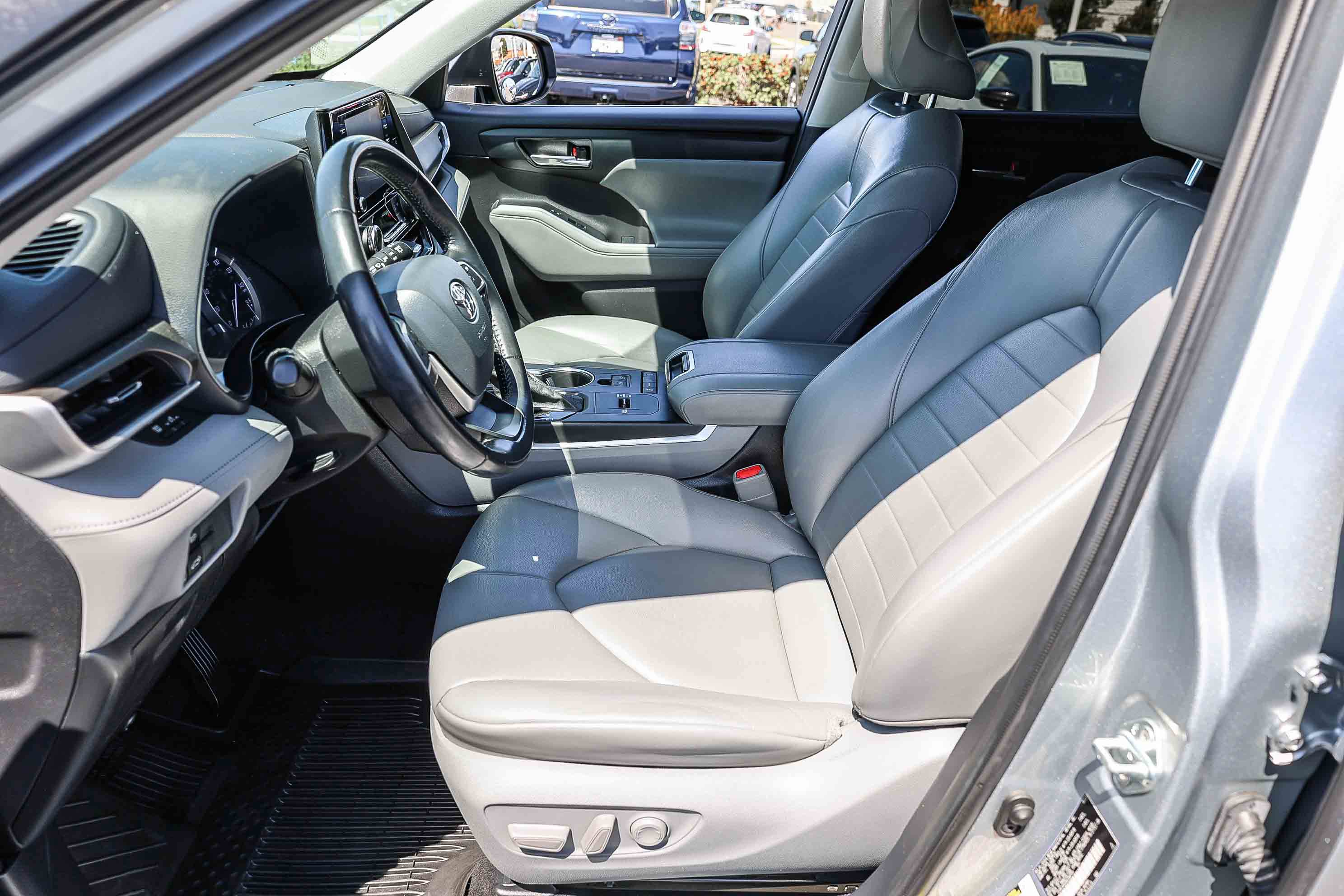 Used 2022 Toyota Highlander XLE image 11