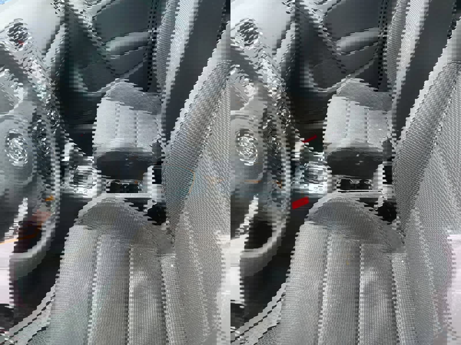 Used 2010 Volkswagen Golf 4-Door image 23