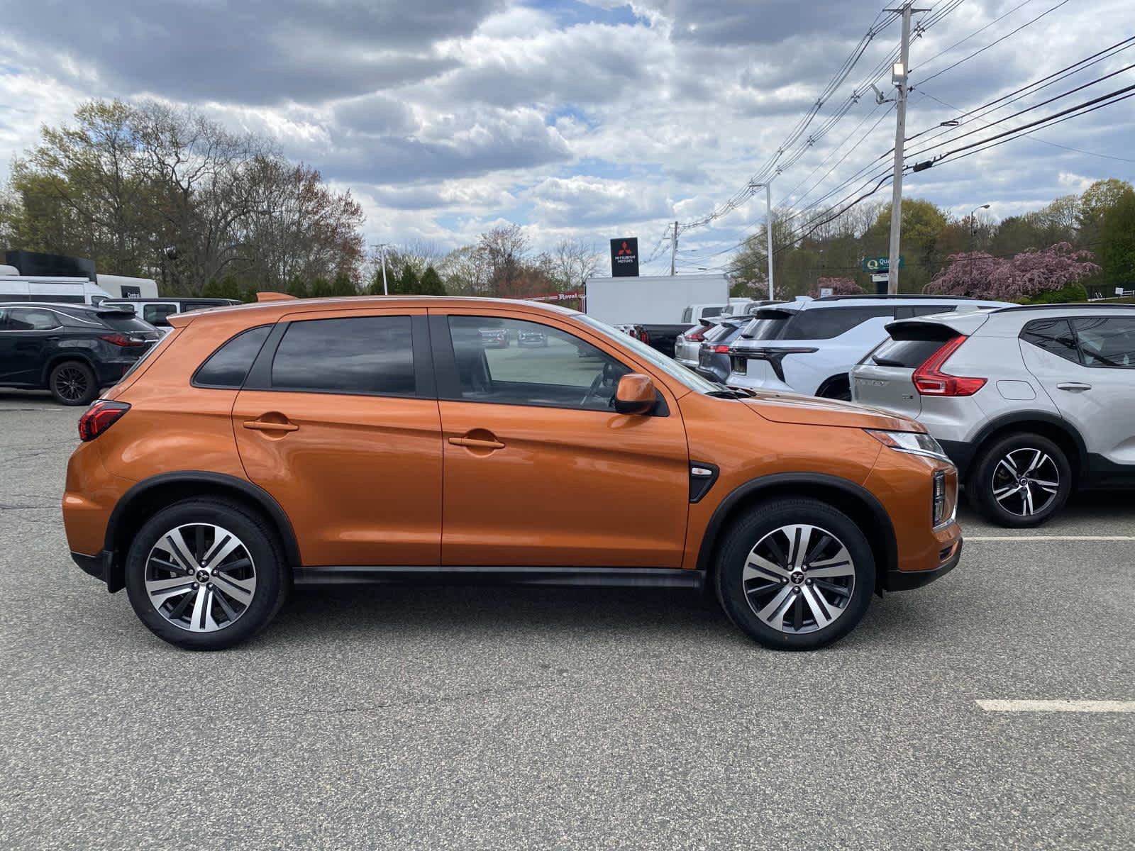 Used 2023 Mitsubishi Outlander Sport ES AWD/4WD image 2