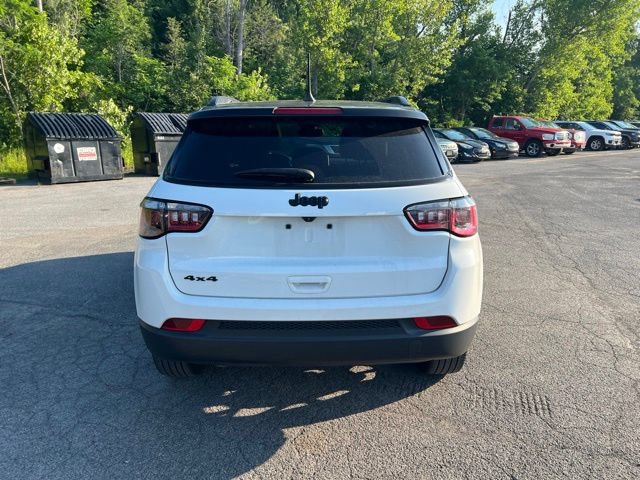 Used 2023 Jeep Compass Latitude w/ Sun and Sound Group AWD/4WD image 5