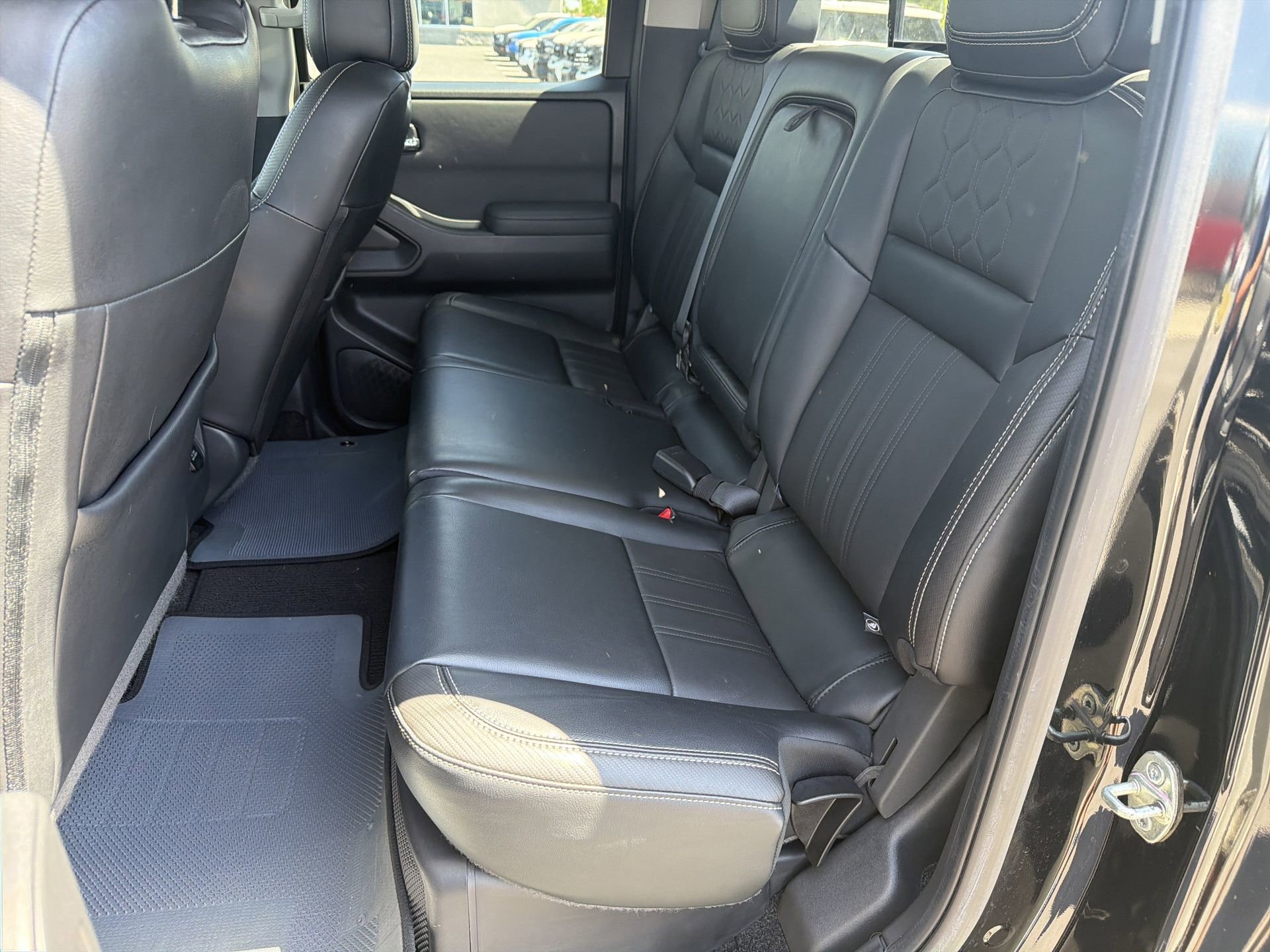 Used 2022 Nissan Frontier SV w/ SV Premium Package image 23