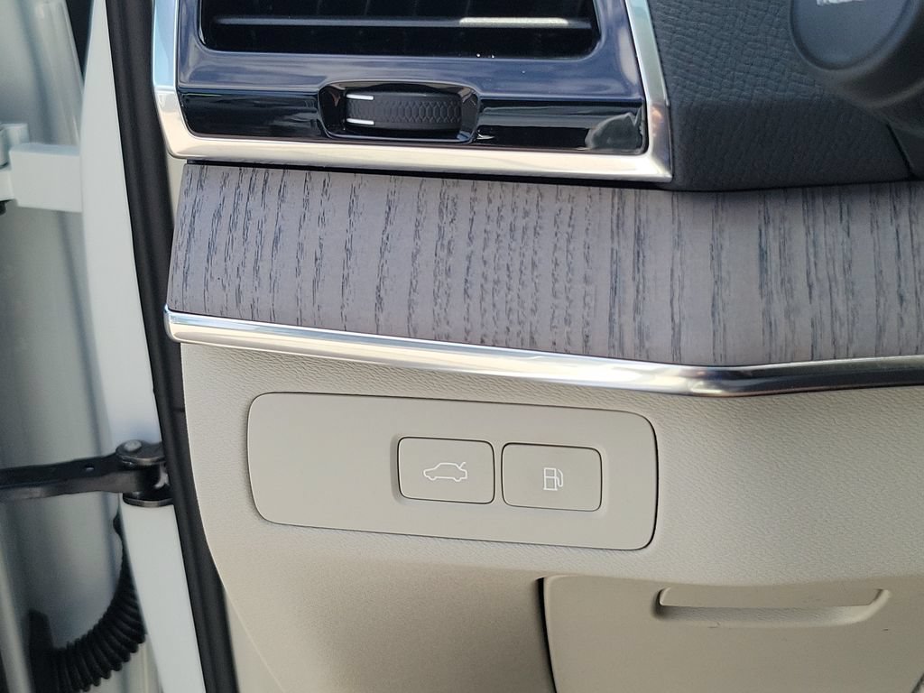 Certified 2024 Volvo XC90 T8 Plus w/ Protection Package AWD/4WD image 22