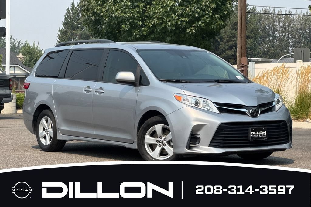 Used 2018 Toyota Sienna LE FWD image 2
