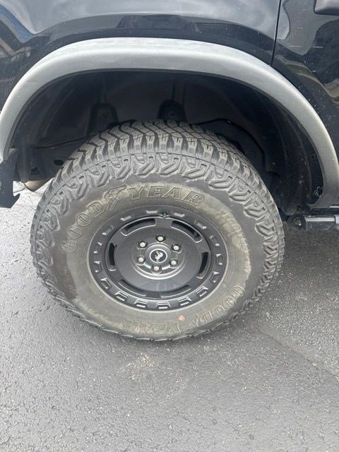 Used 2024 Ford Bronco Everglades AWD/4WD image 13
