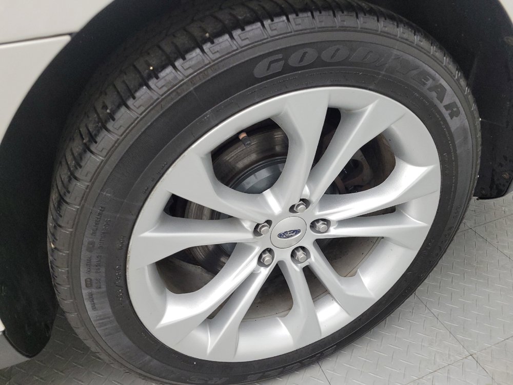 Used 2013 Ford Taurus SEL image 31