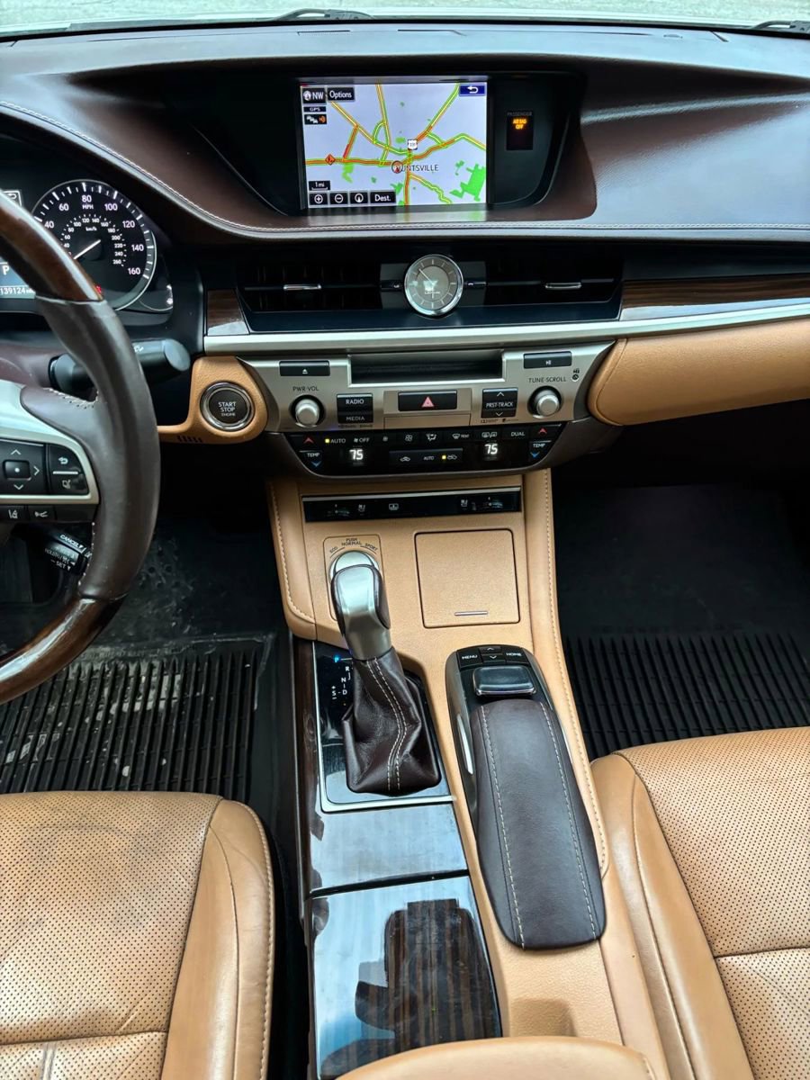 Used 2016 Lexus ES 350 w/ Luxury Package w/Wood Trim image 10