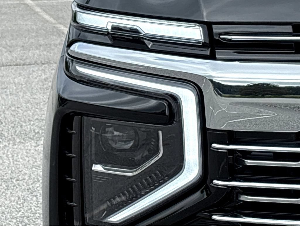 New 2025 Chevrolet Suburban Premier RWD image 18