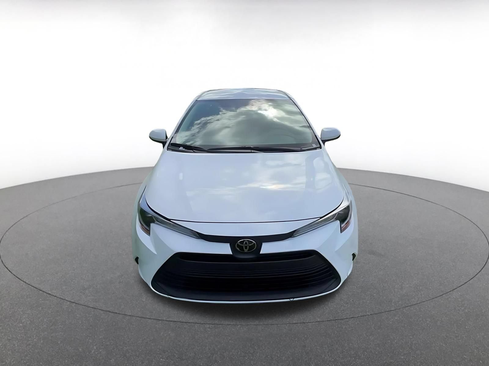 Used 2025 Toyota Corolla LE FWD image 4