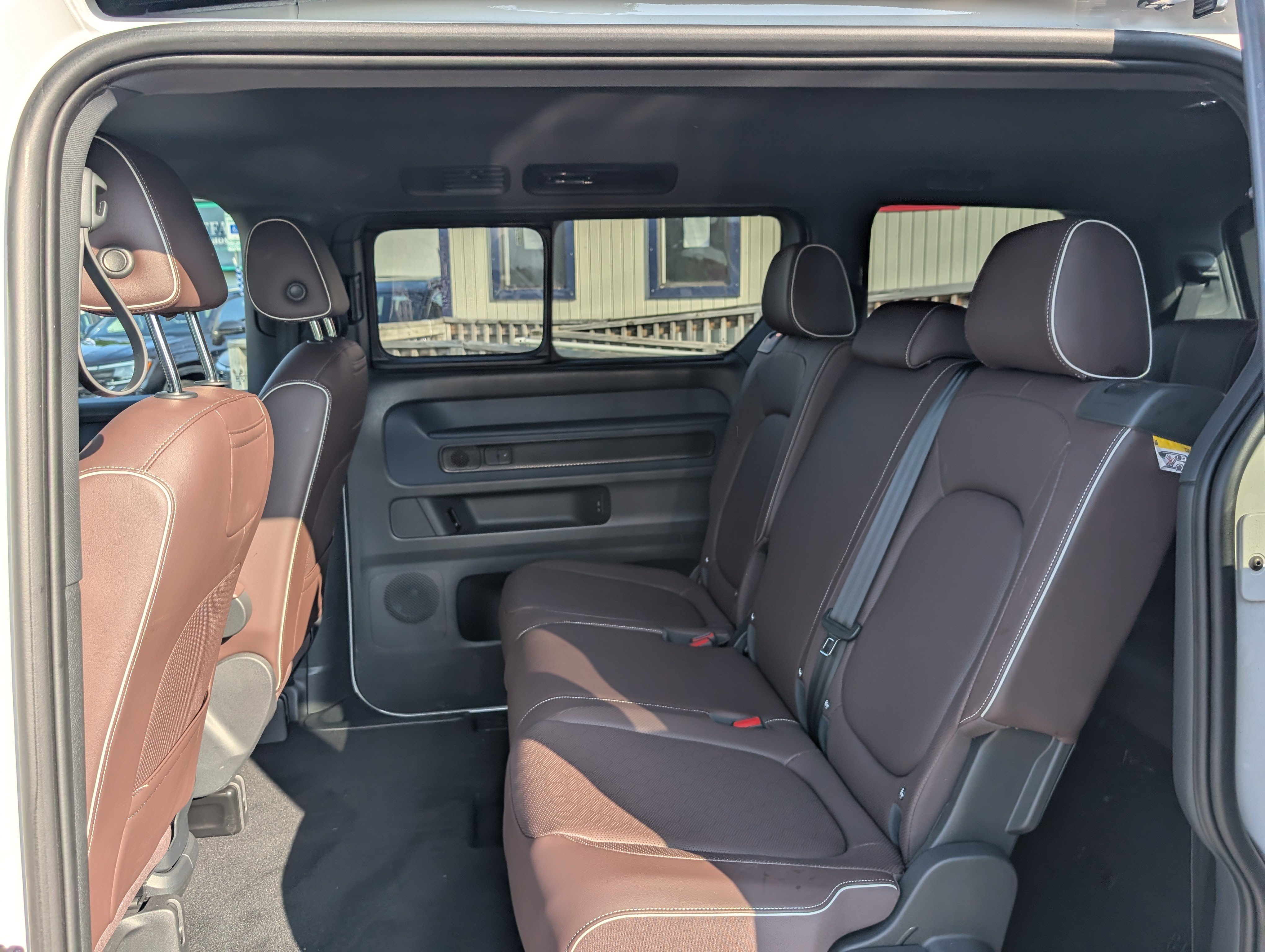 Used 2025 Volkswagen ID. Buzz Pro S Plus RWD image 15