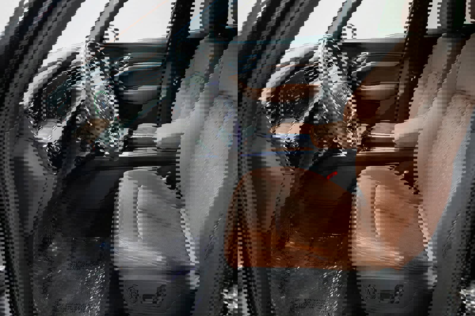 Used 2022 Audi e-tron Premium Plus w/ Premium Plus Package image 16