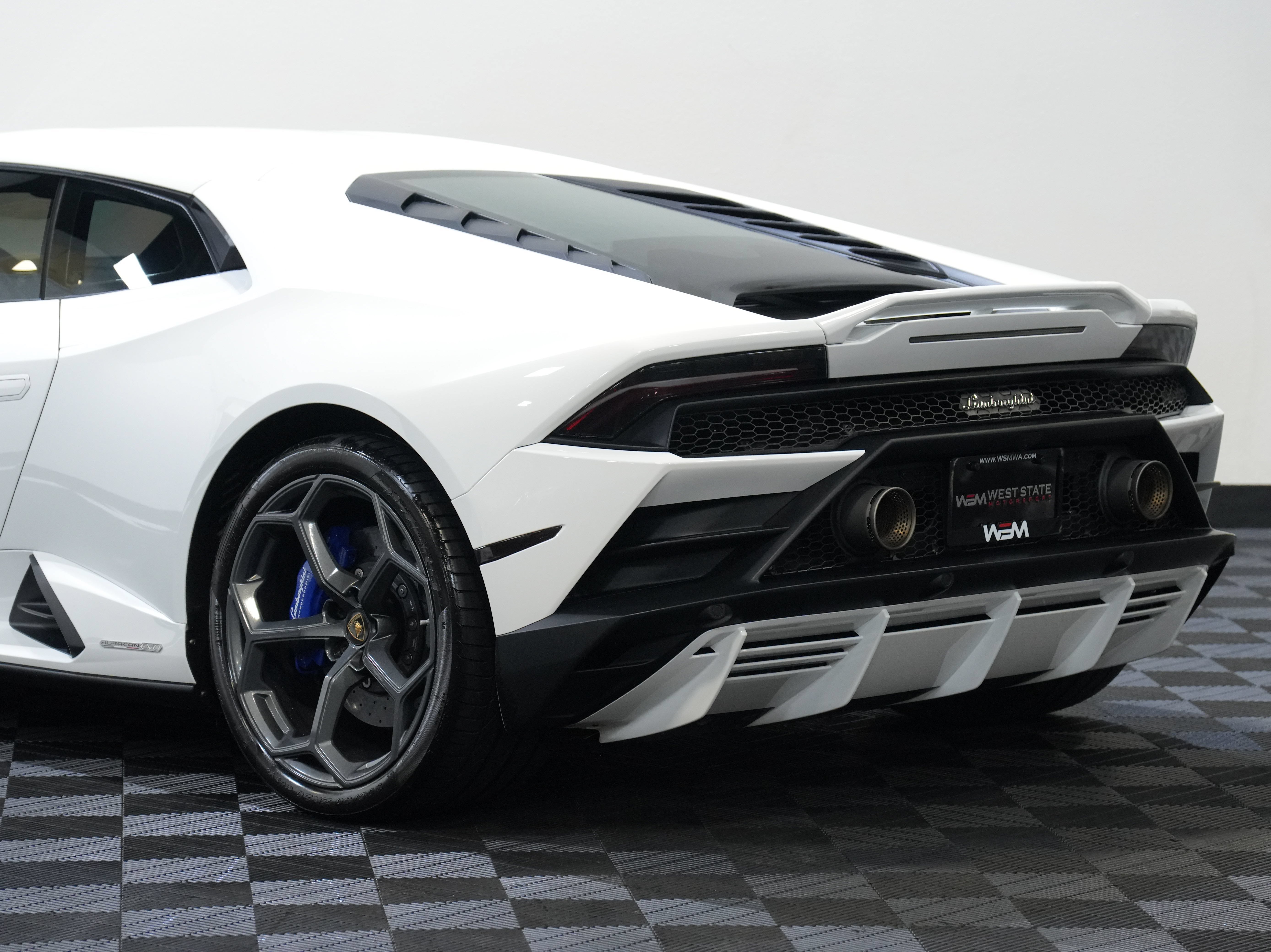 Used 2020 Lamborghini Huracan EVO AWD/4WD image 16