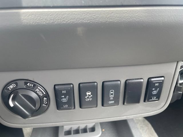 Used 2016 Nissan Frontier SV w/ SV Value Truck Package AWD/4WD image 15