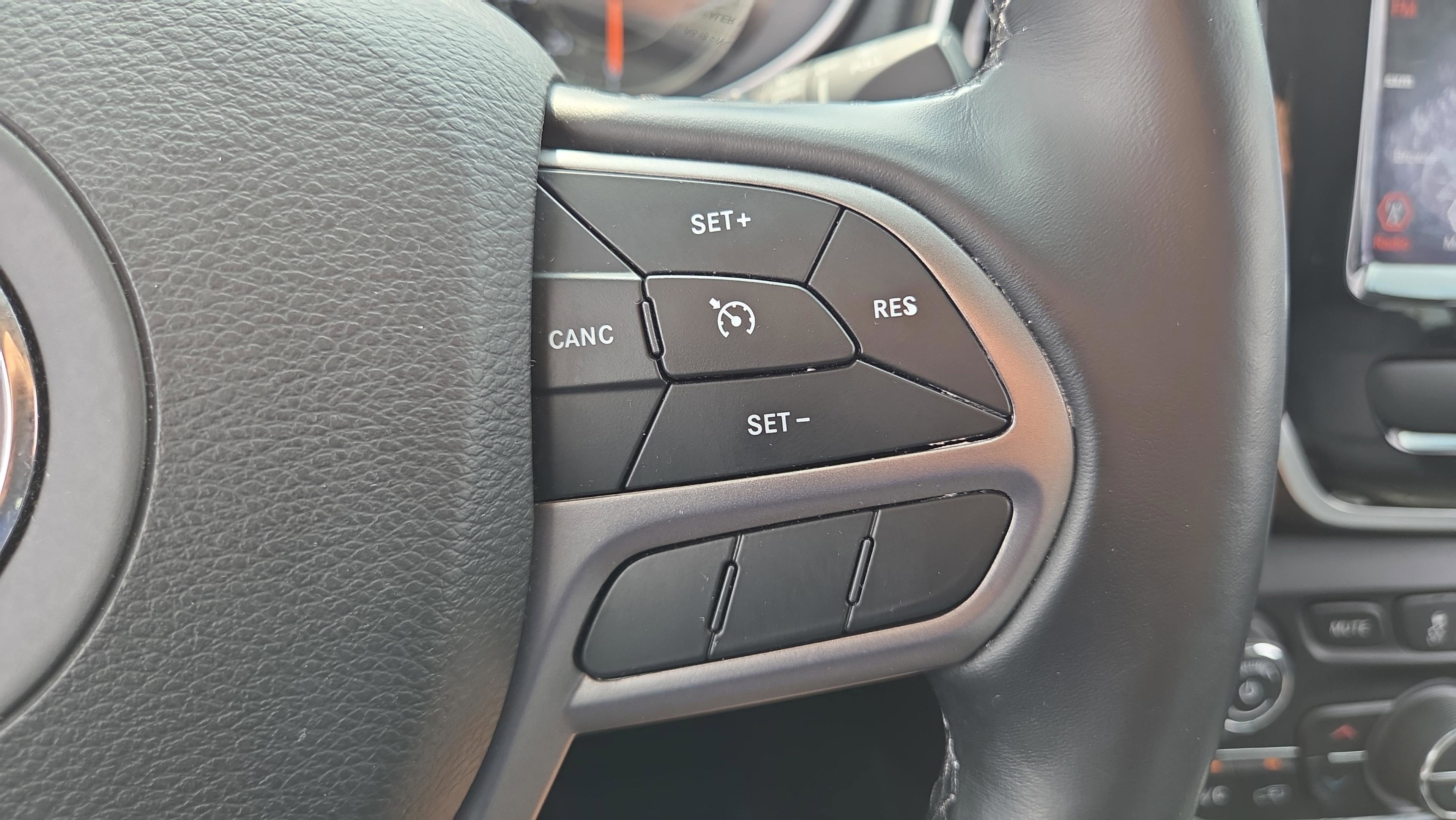 Used 2020 Jeep Cherokee Limited FWD image 23