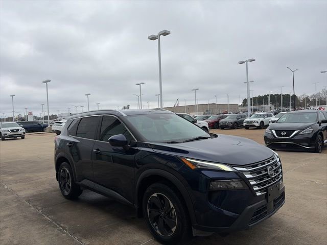 Used 2024 Nissan Rogue SV w/ SV Premium Package image 6