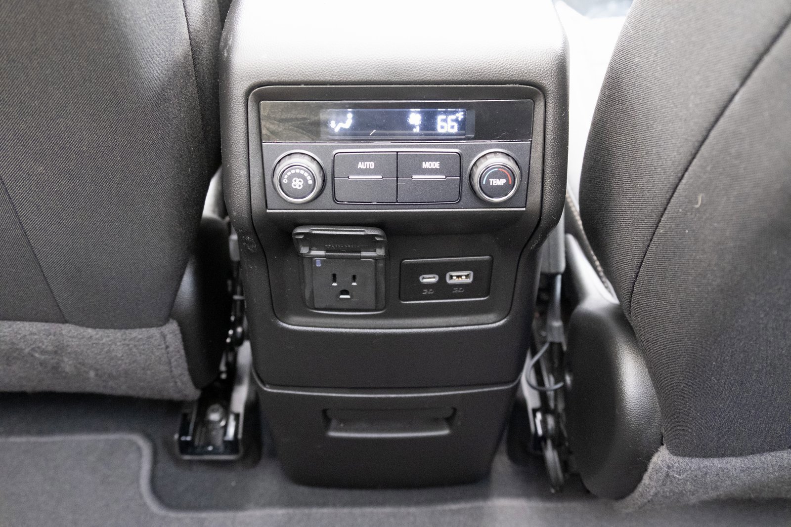 Used 2022 GMC Acadia SLE image 17