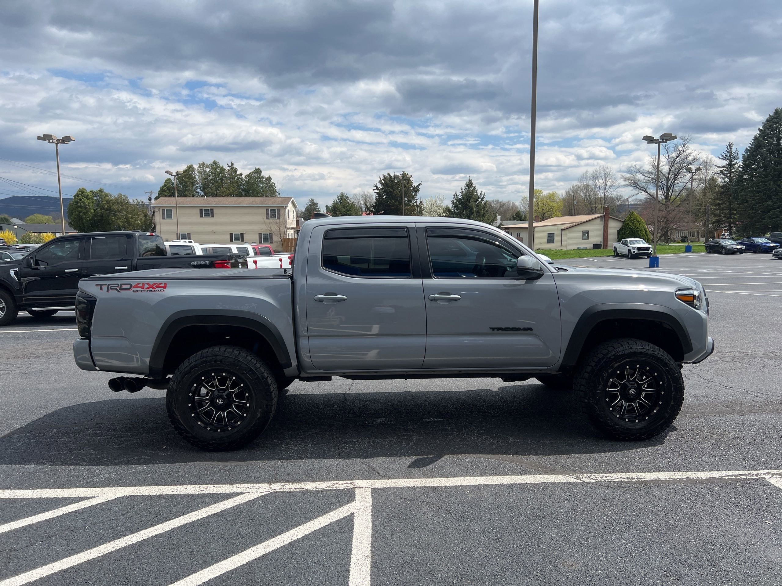 Used 2021 Toyota Tacoma TRD Off-Road w/ TRD Premium Off Road Package image 7