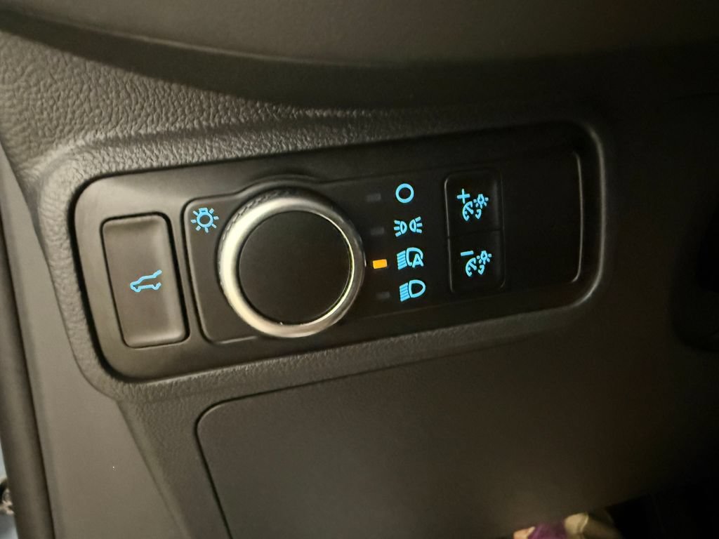 Used 2025 Ford Explorer Active AWD/4WD image 37