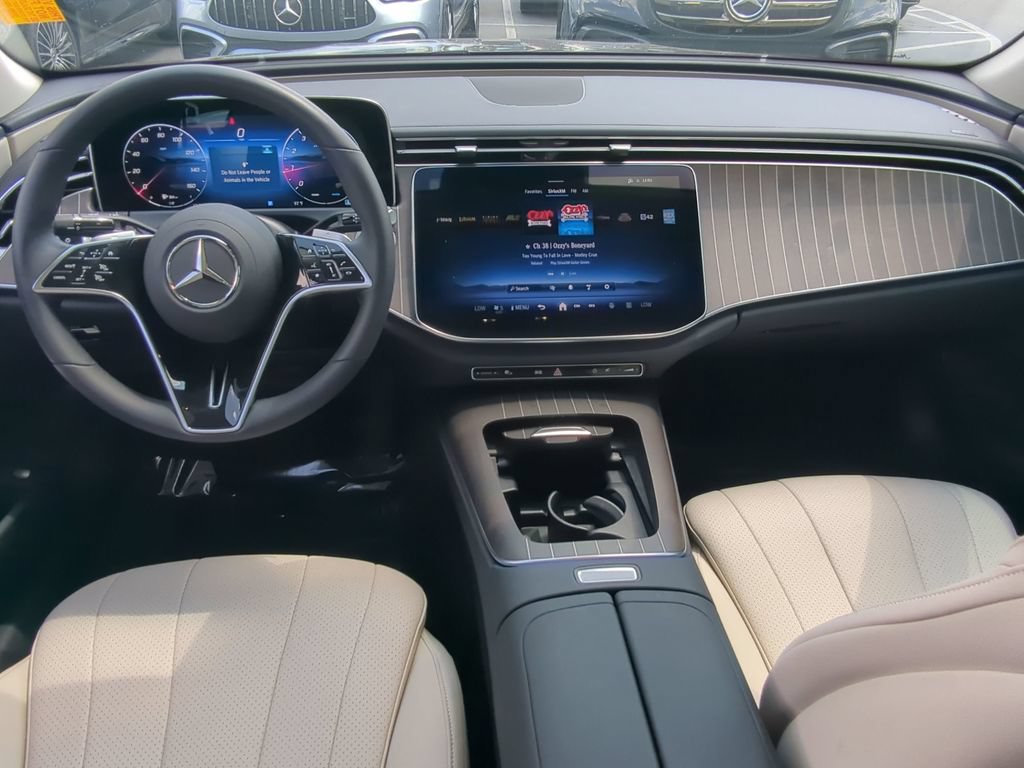 Used 2025 Mercedes-Benz E 350 4MATIC Sedan image 2