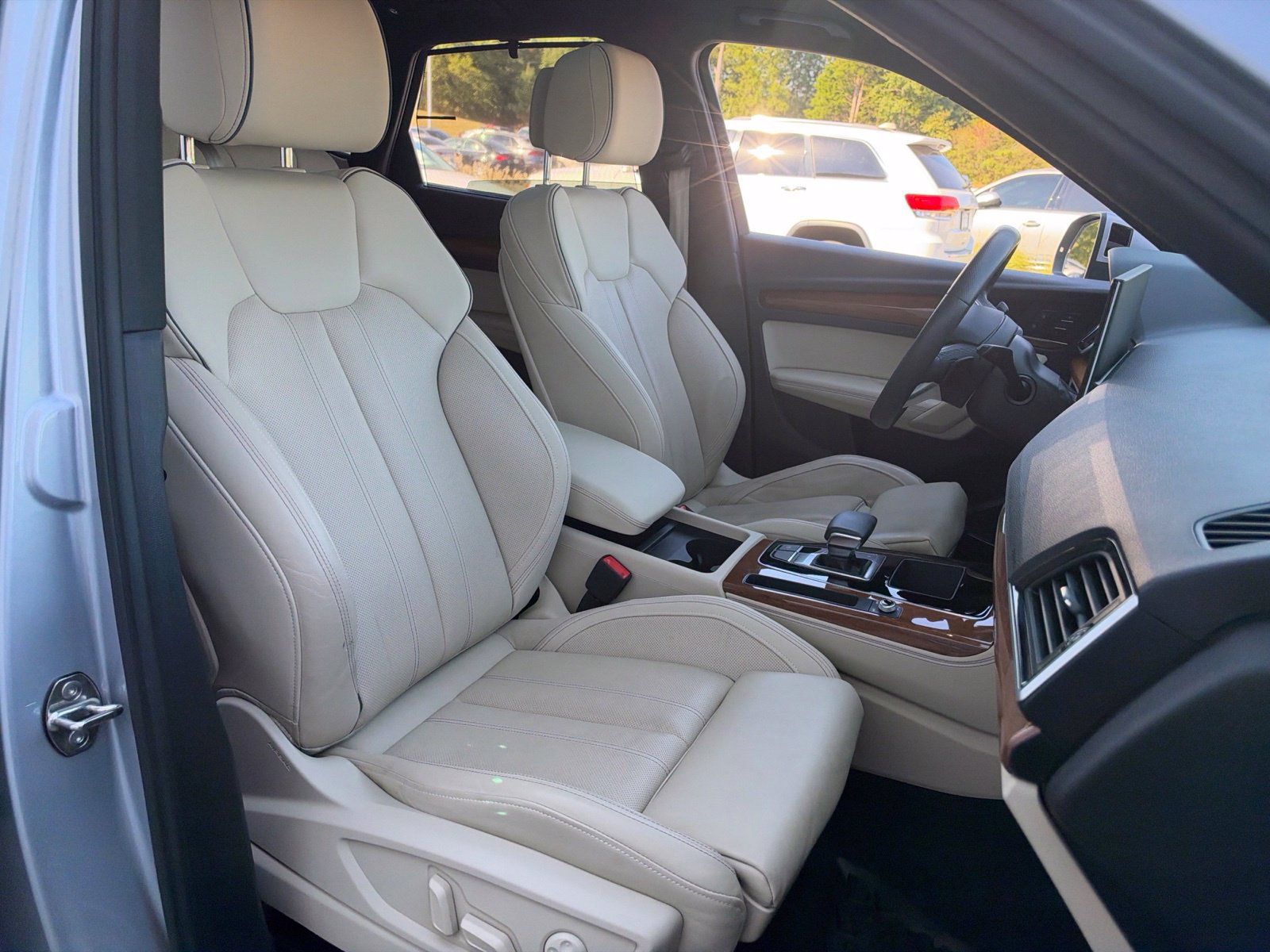 Used 2024 Audi Q5 e Premium Plus w/ Premium Plus Package AWD/4WD image 37