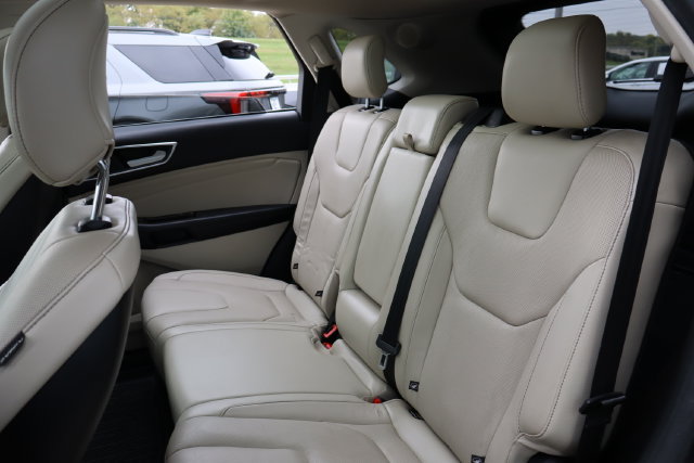 Used 2018 Ford Edge Titanium w/ Equipment Group 301A AWD/4WD image 30