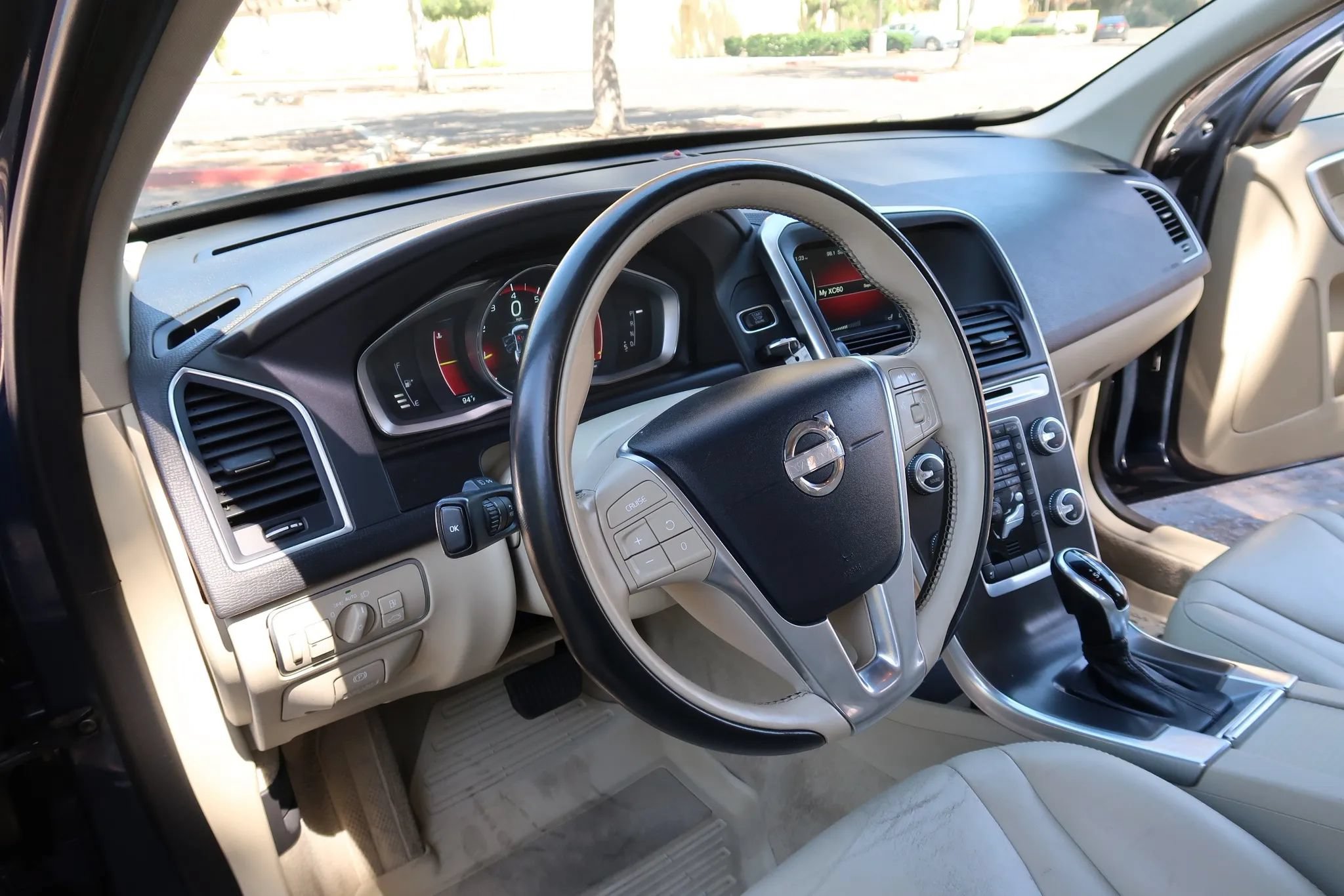 Used 2015 Volvo XC60 T5 w/ Protection Package AWD/4WD image 10