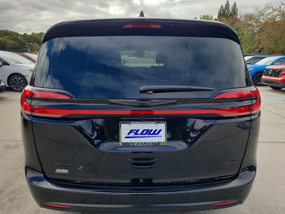 New 2026 Chrysler Pacifica Select image 14