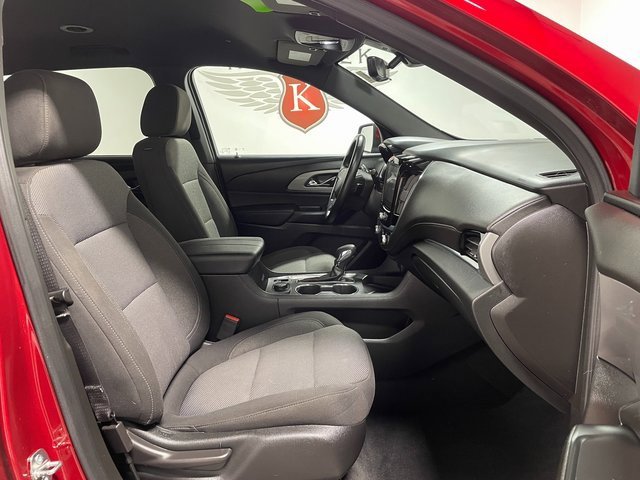 Used 2023 Chevrolet Traverse LT w/ Rear Camera Mirror Package image 22