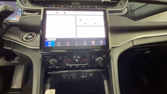 Used 2023 Jeep Grand Cherokee 4WD 4xe image 27